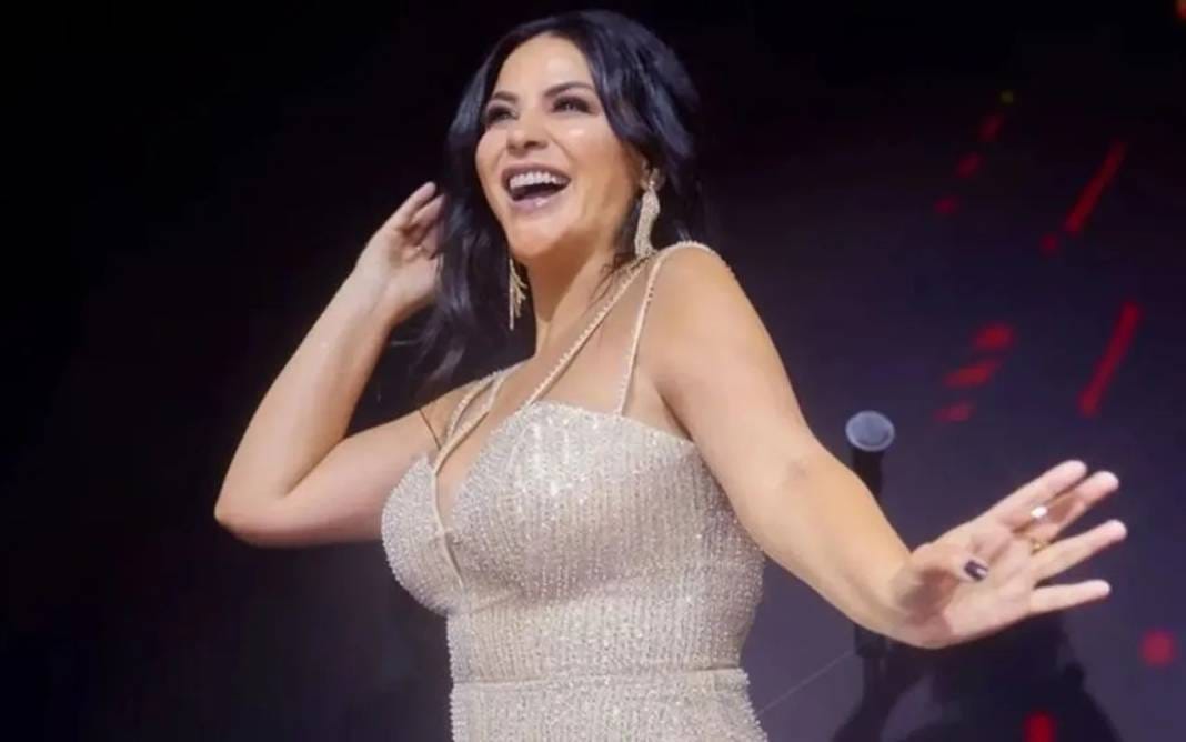 48 yaşındaki Zara sahneye böyle çıktı yer yerinden oynadı 1